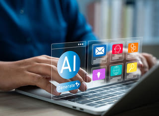 Principiante en criptoactivos familiarizándose con los fundamentos del comercio automatizado mediante inteligencia artificial